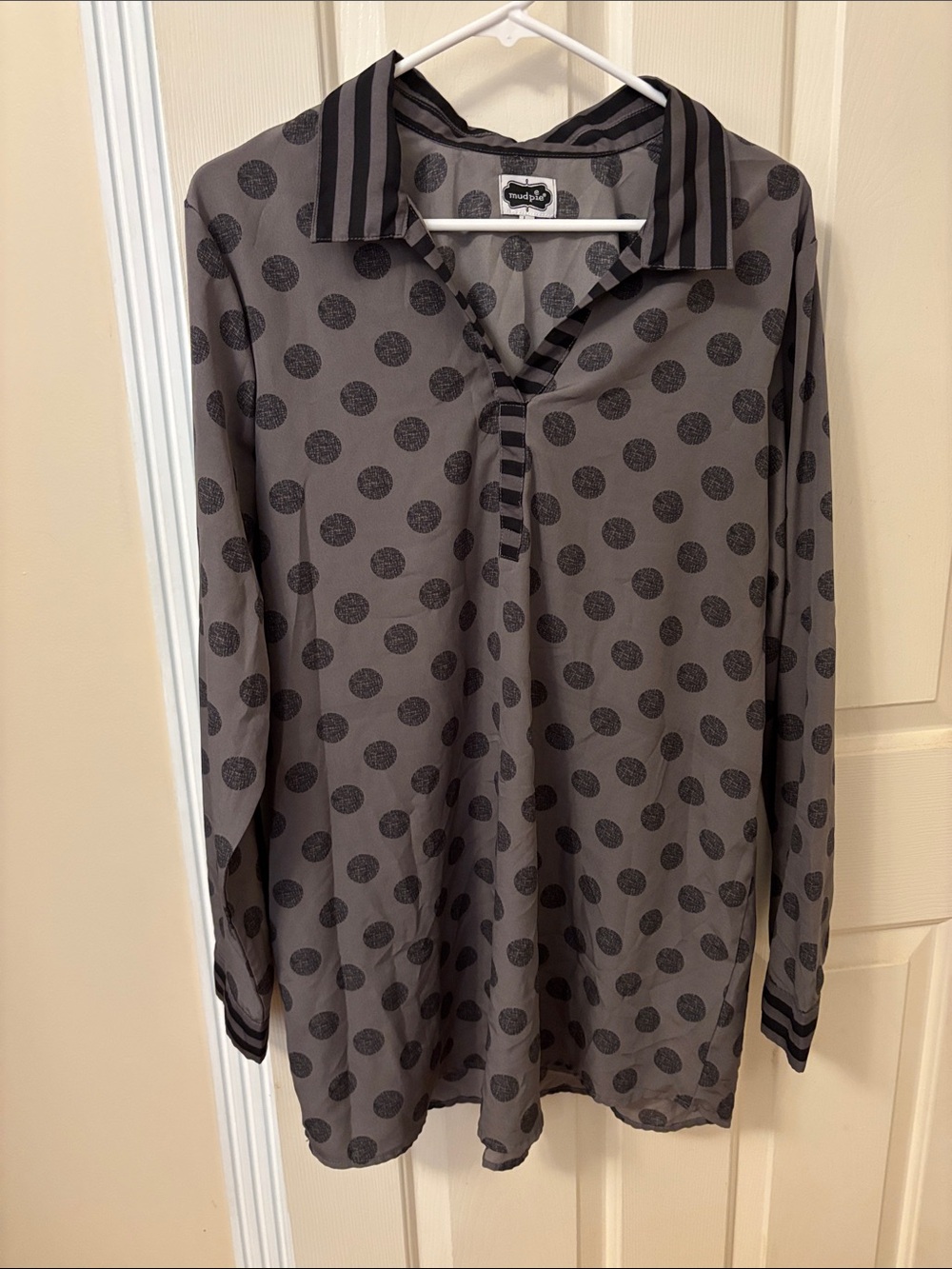 Madison Gray Polka Dot Button-Down Shirt with Striped Collar